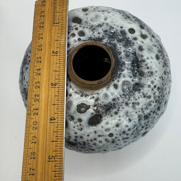 Unsigned studio stoneware pottery fat lava vase. Scandinavian inspired decor. - Picture 5 of 9
